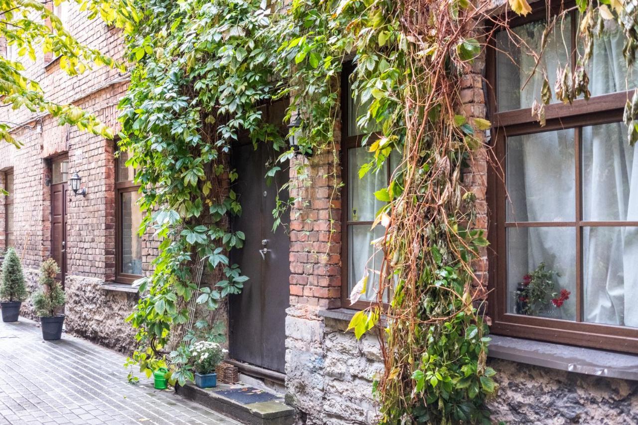 Dream Stay - Bright 2-Bedroom 2-Floor Old Town Apartment Таллин Экстерьер фото